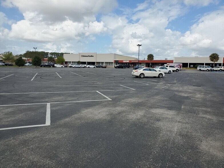 More Photos Of 2921 S Orlando Dr, Sanford General Retail For Lease
