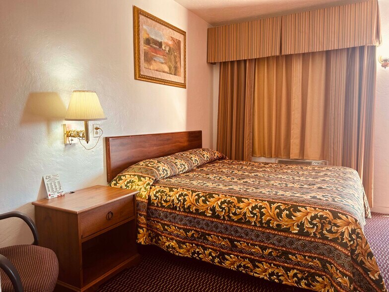 More Photos Of 1650 N Oracle Rd, Tucson Hotel For Sale