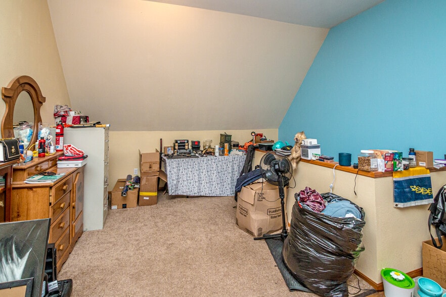 More Photos Of 12 Middle St, Lancaster Flex For Sale