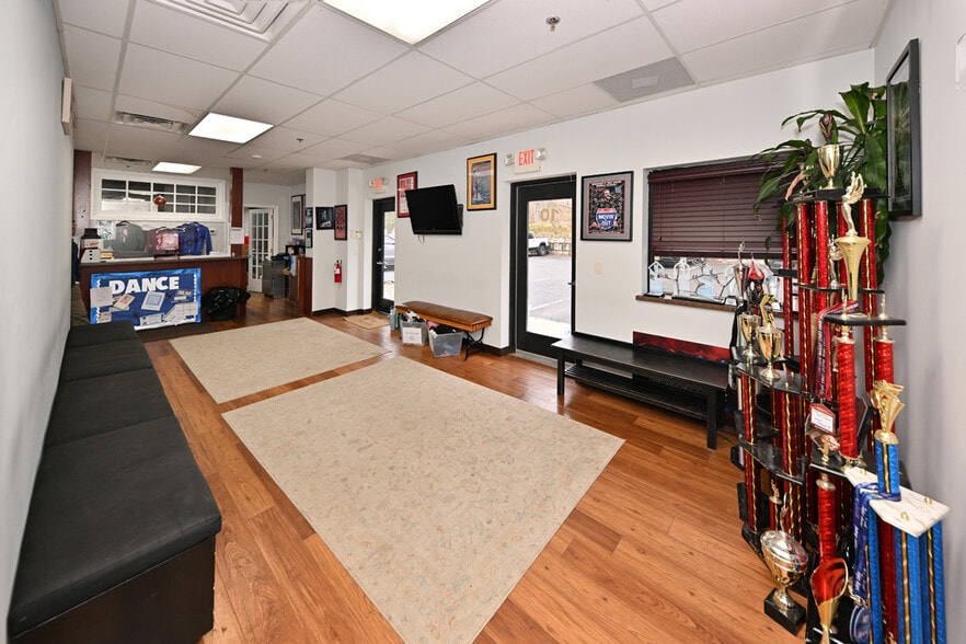 More Photos Of 60 Whitney Rd, Mahwah Warehouse For Lease