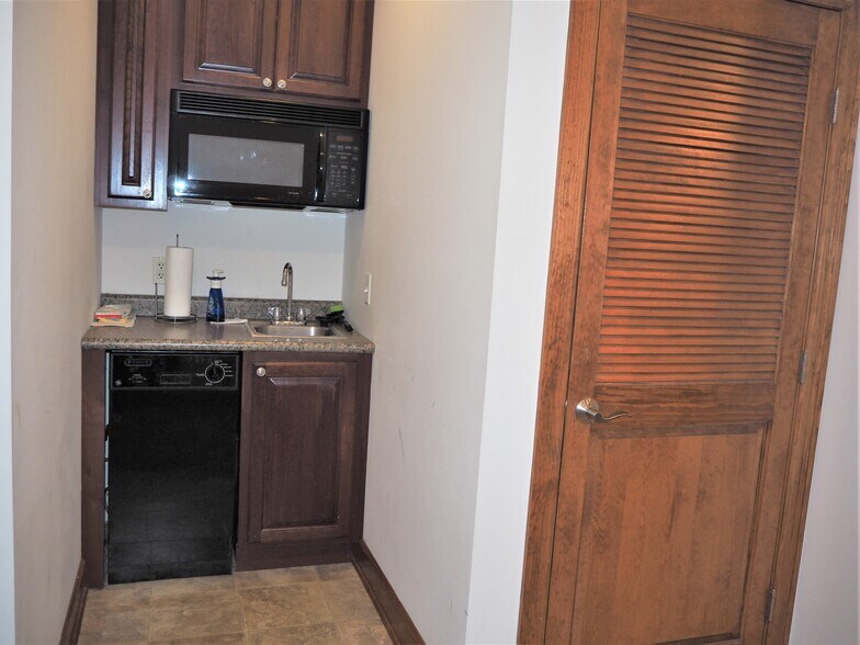More Photos Of 60 Gailwood Dr, Saint Peters Medical For Lease