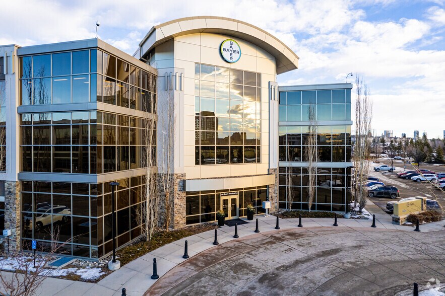 More Photos Of 160 Quarry Park Blvd SE, Calgary Coworking Space