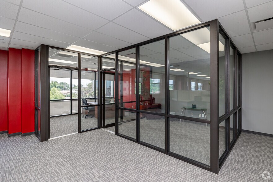 More Photos Of 1116 S Walton Blvd, Bentonville Office For Lease