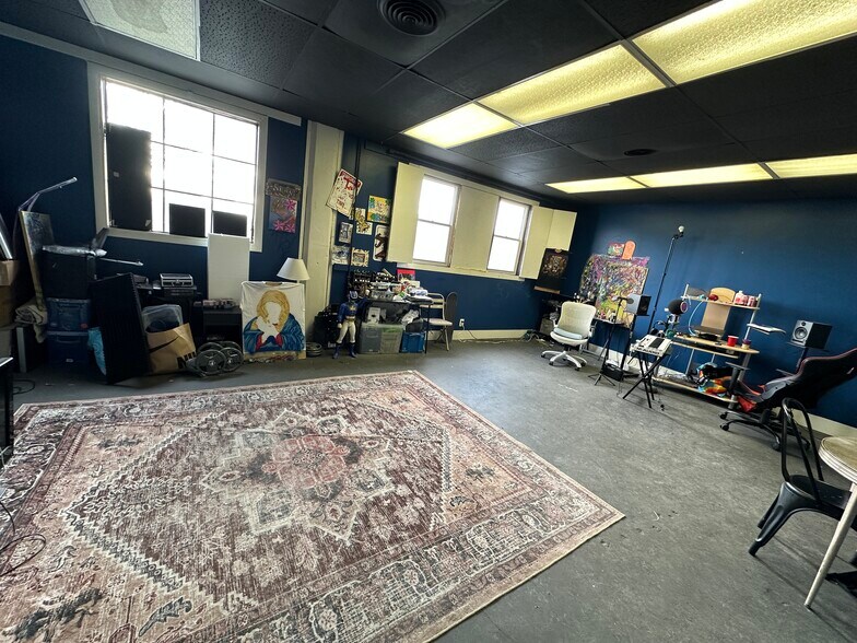 More Photos Of 2600-2604 W Fond Du Lac Ave, Milwaukee Manufacturing For Sale