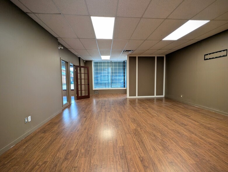 More Photos Of 5814 Riverside St, Abbotsford Storefront Retail Office For Sale