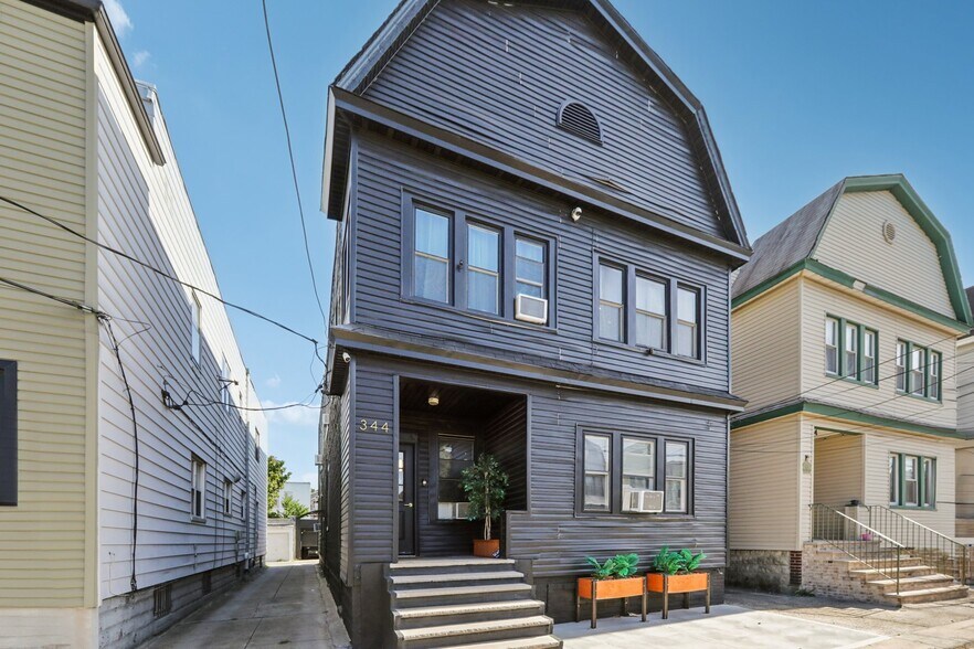 More Photos Of 344 Danforth Ave, Jersey City Multifamily For Sale