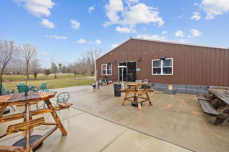 More Photos Of 714 N Saint Mary St, Pilot Knob Freestanding For Sale