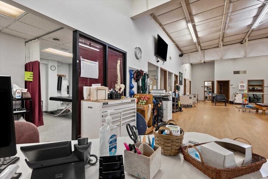 More Photos Of 18 Sportsman Dr, Clarion Medical For Lease