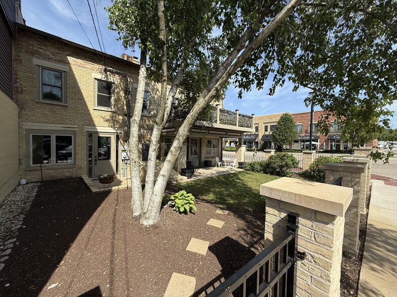 More Photos Of 324-326 N River St, East Dundee Storefront For Lease