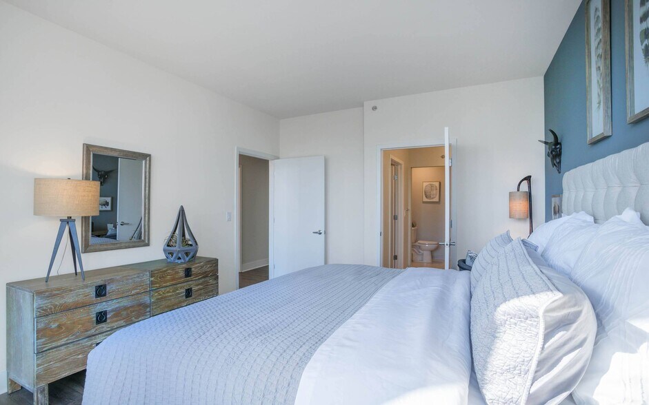 More Photos Of 801 S Financial Pl, Chicago Apartments For Lease