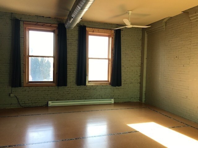 More Photos Of 146 Algoma Blvd, Oshkosh Office For Lease