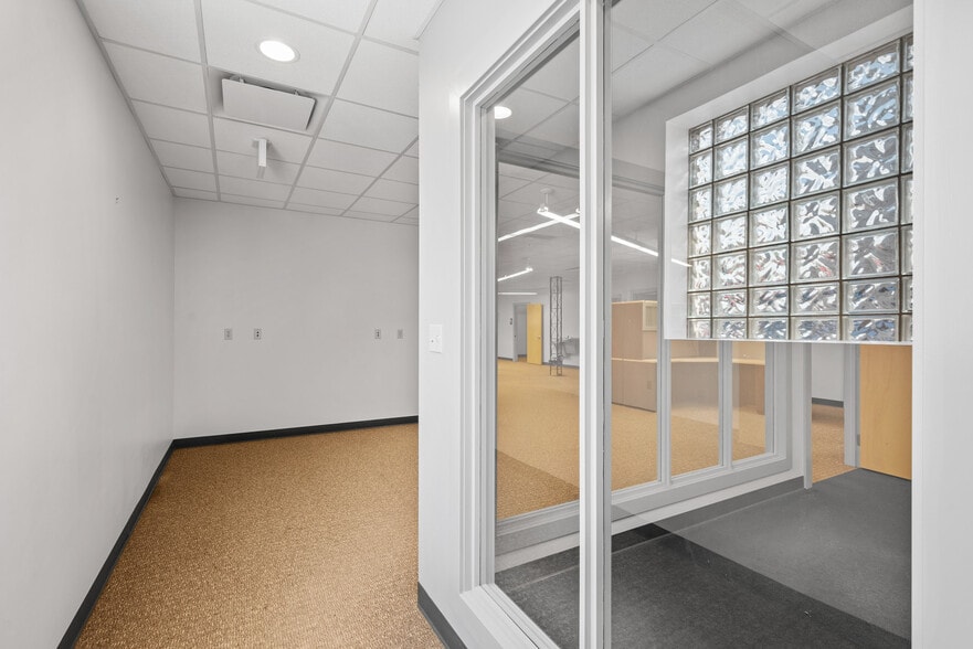 More Photos Of 606 Washington Ave, Bridgeville Loft Creative Space For Lease