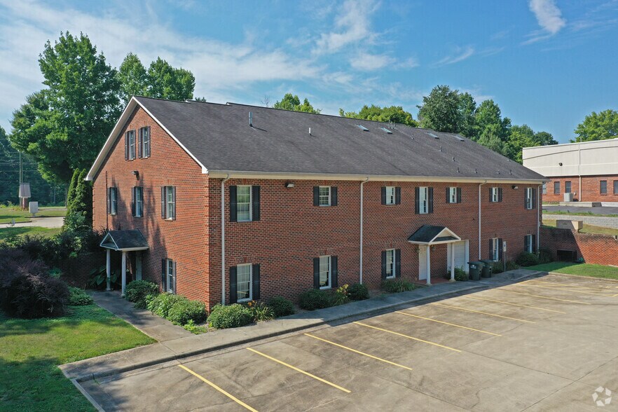 More Photos Of 1370 Piedmont Dr, Lexington Medical For Lease