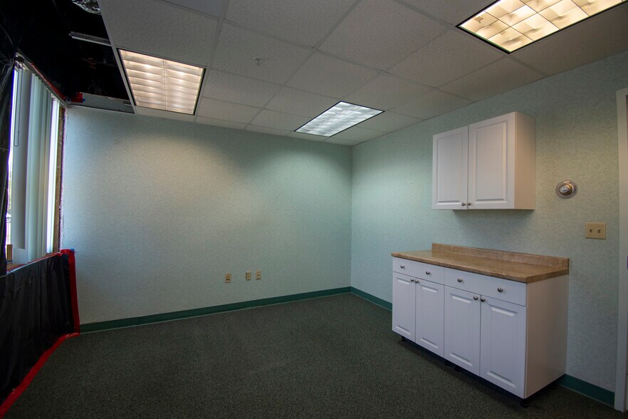 More Photos Of 2525 Harbor Blvd, Port Charlotte Medical For Lease