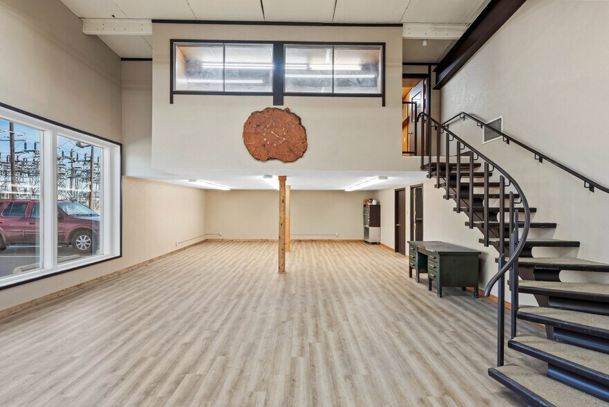 More Photos Of 225 W Lockhart Ave, Coos Bay Warehouse For Sale