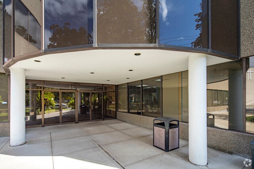 More Photos Of 85 Scarsdale Rd, Toronto Office For Lease