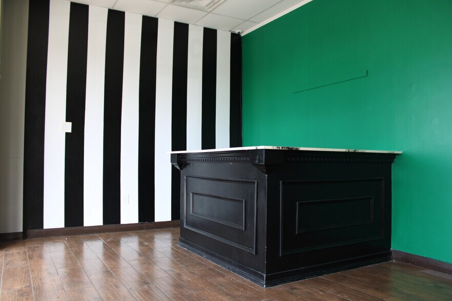 More Photos Of 865 Vann Dr, Jackson General Retail For Lease