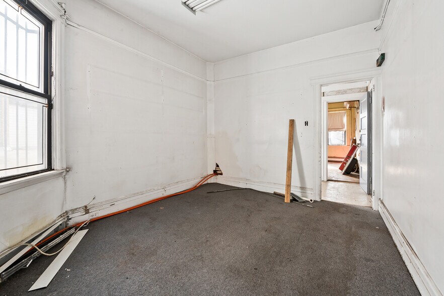 More Photos Of 507 32nd St, Union City Storefront Retail Office For Sale