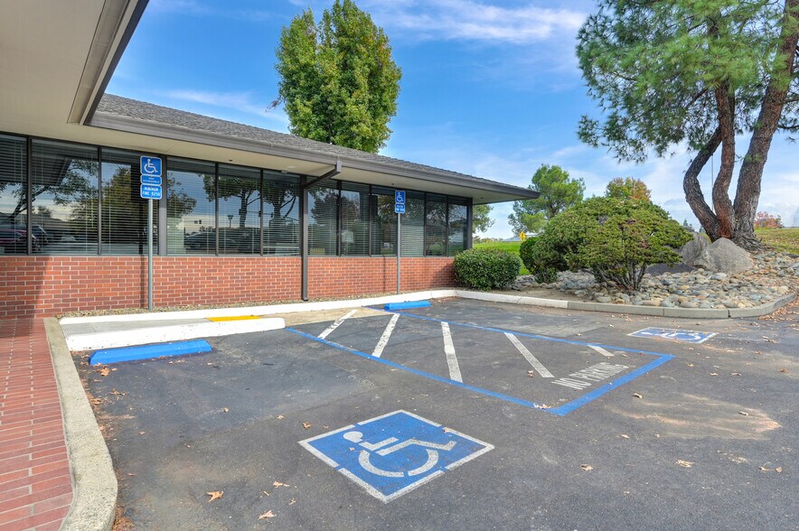 More Photos Of 8700 Auburn Folsom Rd, Granite Bay Office For Lease