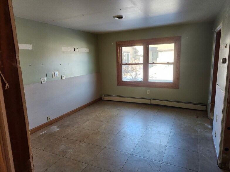 More Photos Of 165 S Chet Krause Dr, Iola Multifamily For Sale