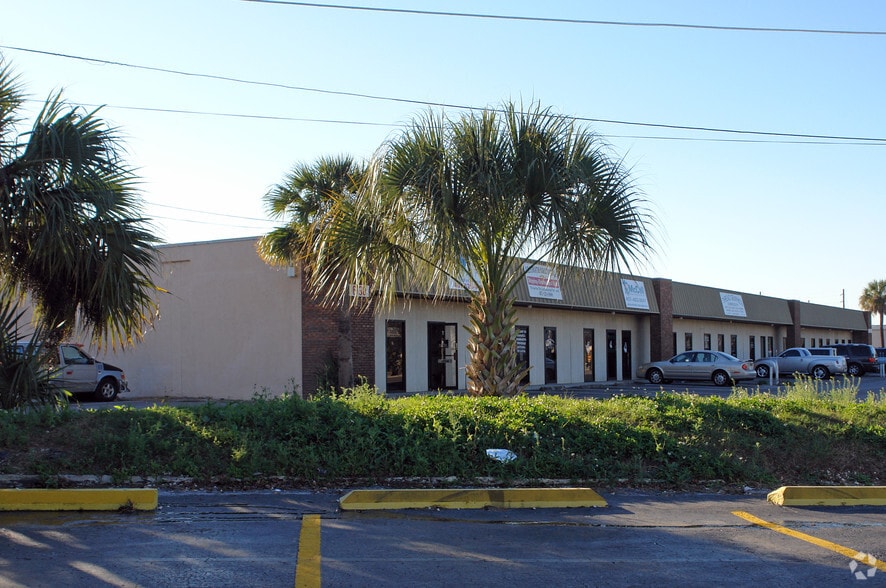 More Photos Of 6140 Edgewater Dr, Orlando Unknown For Lease