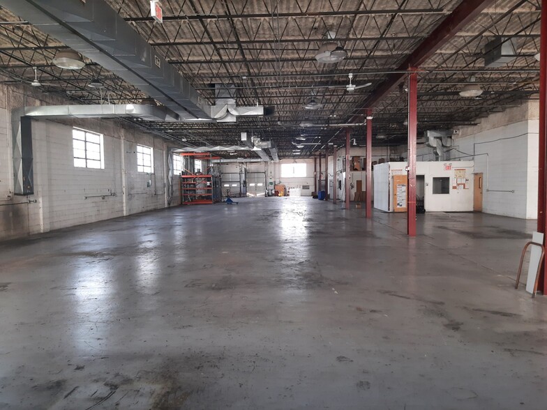 Primary Photo Of 55-57 Bushes Ln, Elmwood Park Warehouse For Lease