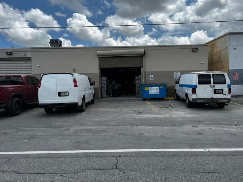 More Photos Of 1080-1090 E 17th St, Miami Warehouse For Lease