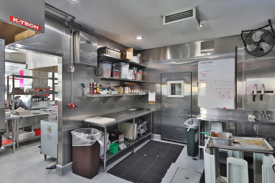 More Photos Of 3660 Beverly Blvd, Los Angeles Restaurant For Sale