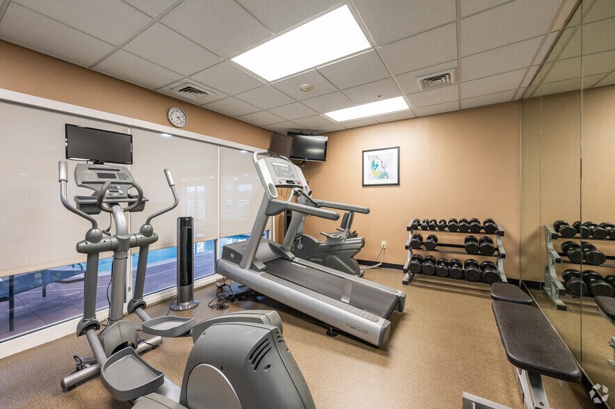 More Photos Of 9783 State Route 14, Streetsboro Hotel For Sale