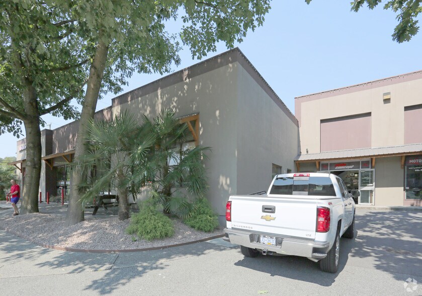 More Photos Of 400 Brooksbank Ave, North Vancouver Storefront Retail Office For Sale
