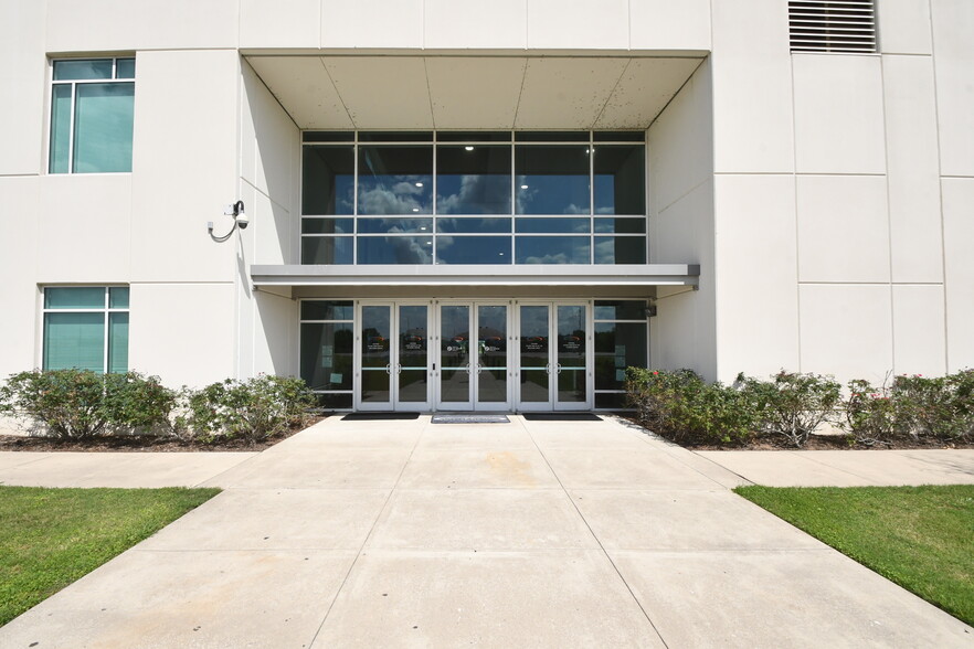 Primary Photo Of 6011 W Orem Dr, Houston Specialty For Lease