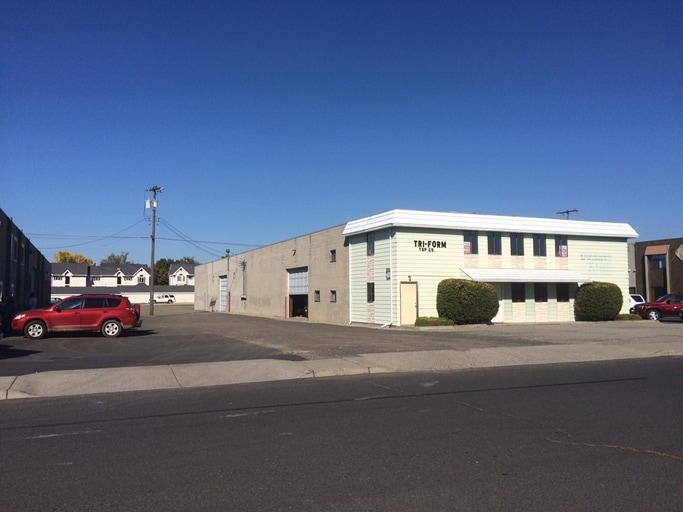 Primary Photo Of 819 E Rosewood Ave, Spokane Flex For Sale