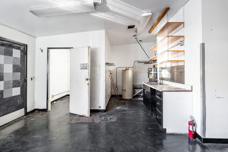 More Photos Of 723-727 N Fairfax Ave, Los Angeles General Retail For Lease