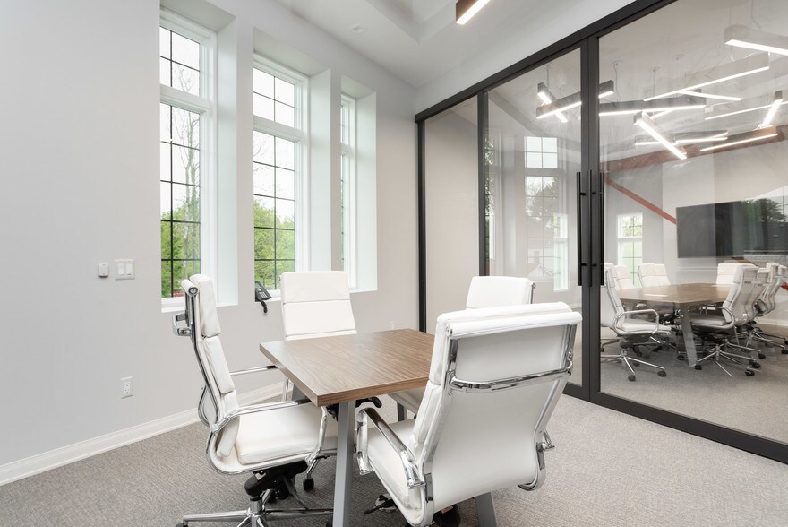 More Photos Of 17108 Mack Ave, Grosse Pointe Office For Lease