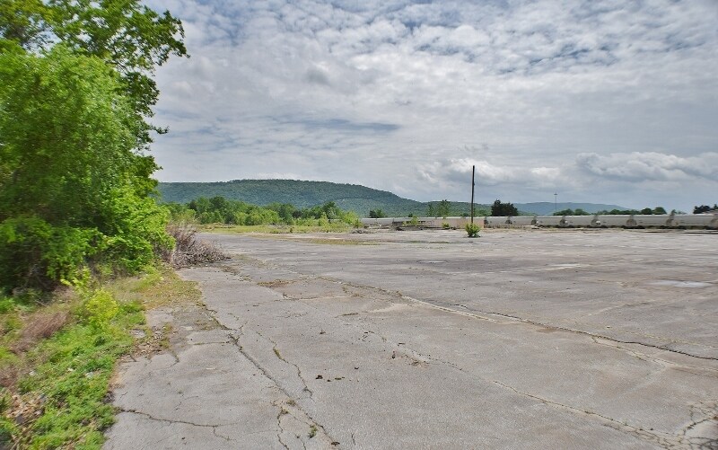 More Photos Of 13111 Memorial Pky SW, Huntsville Land For Sale