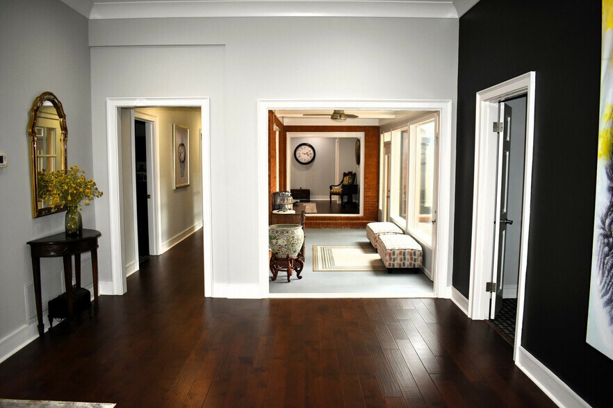 More Photos Of 1019 S Perry St, Montgomery Office For Sale