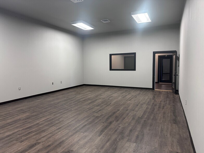 More Photos Of 8218 Pacific Ave, Tacoma Freestanding For Lease