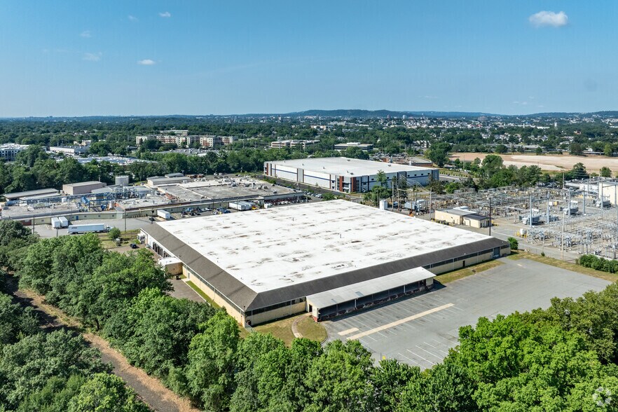 More Photos Of 19-05 Nevins Rd, Fair Lawn Warehouse For Lease