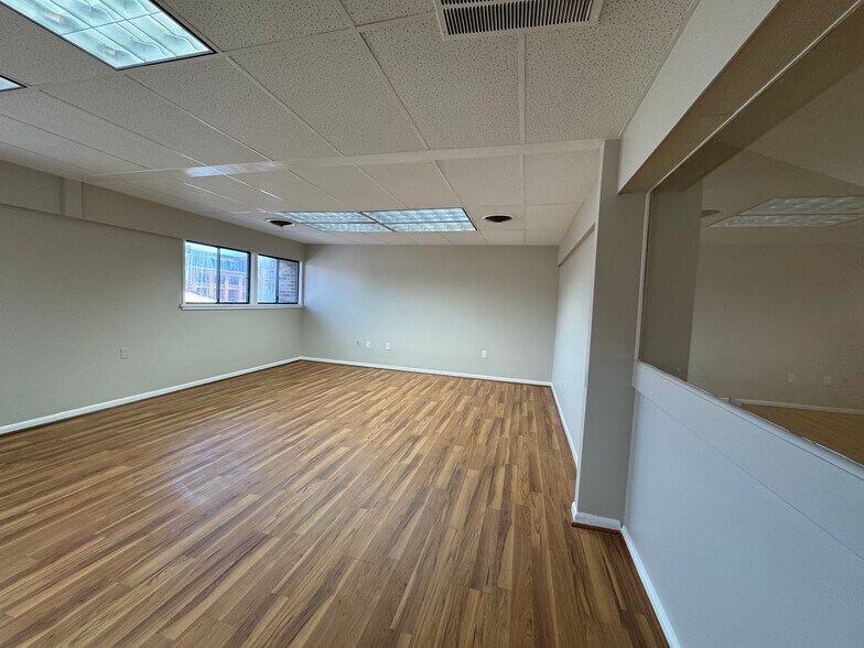 More Photos Of 311 Maple Ave W, Vienna Medical For Lease