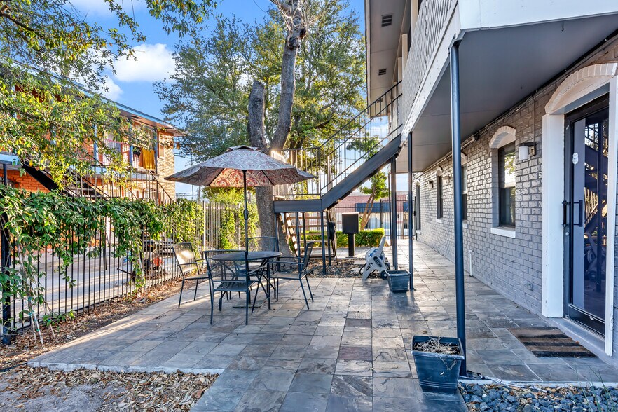 More Photos Of 2023 Lockhill Selma Rd, San Antonio Office Residential For Sale