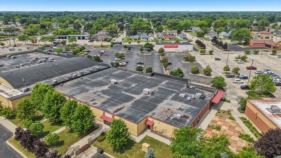 More Photos Of 2815-2929 S Chicago Ave, South Milwaukee Unknown For Lease