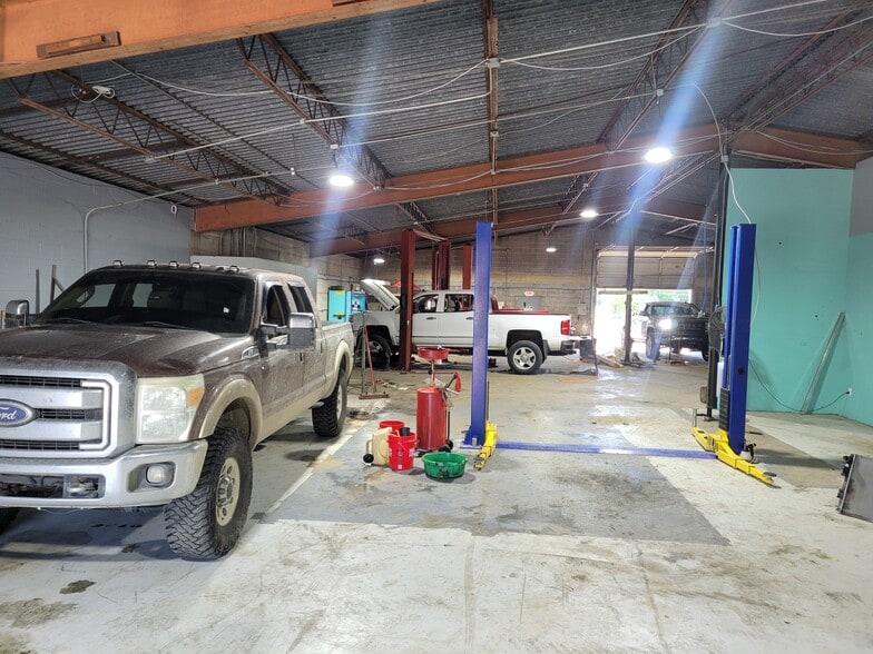 More Photos Of 6076 Us Highway 51 N, Millington Warehouse For Sale