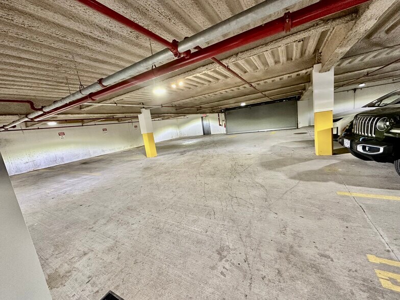 More Photos Of 81 Holly Hill Ln, Greenwich Office For Lease