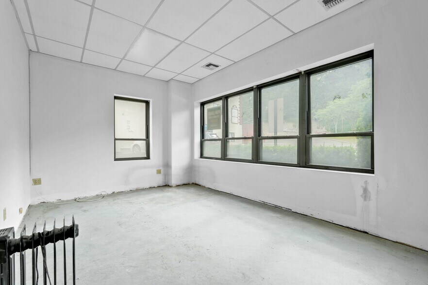 More Photos Of 50 School St, Glen Cove Office Residential For Sale