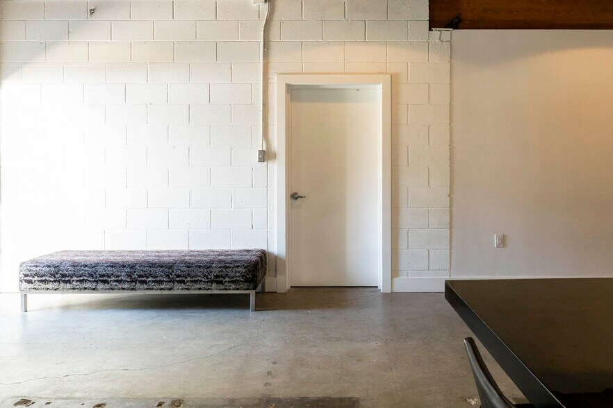 More Photos Of 5908 Barton Ave, Los Angeles Loft Creative Space For Lease