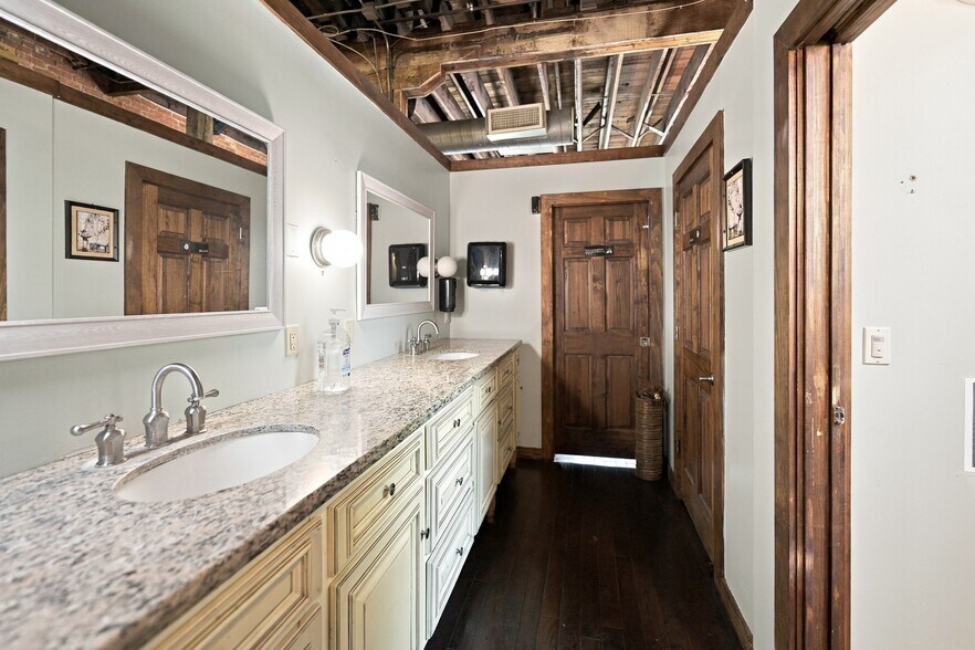 More Photos Of 1602-1608 Walnut St, Jacksonville Restaurant For Sale
