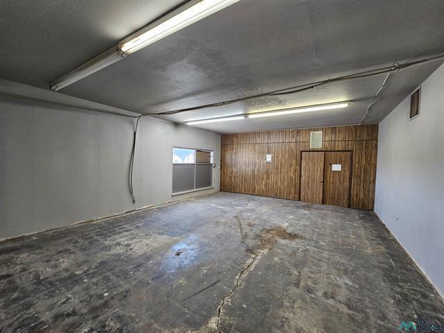 More Photos Of 107 S 14th St, Artesia Showroom For Sale