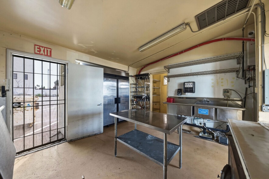 More Photos Of 951 C St, Hayward Fast Food For Sale