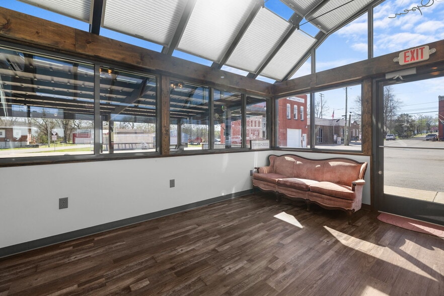 More Photos Of 106 Northside Sq, Petersburg Restaurant For Sale