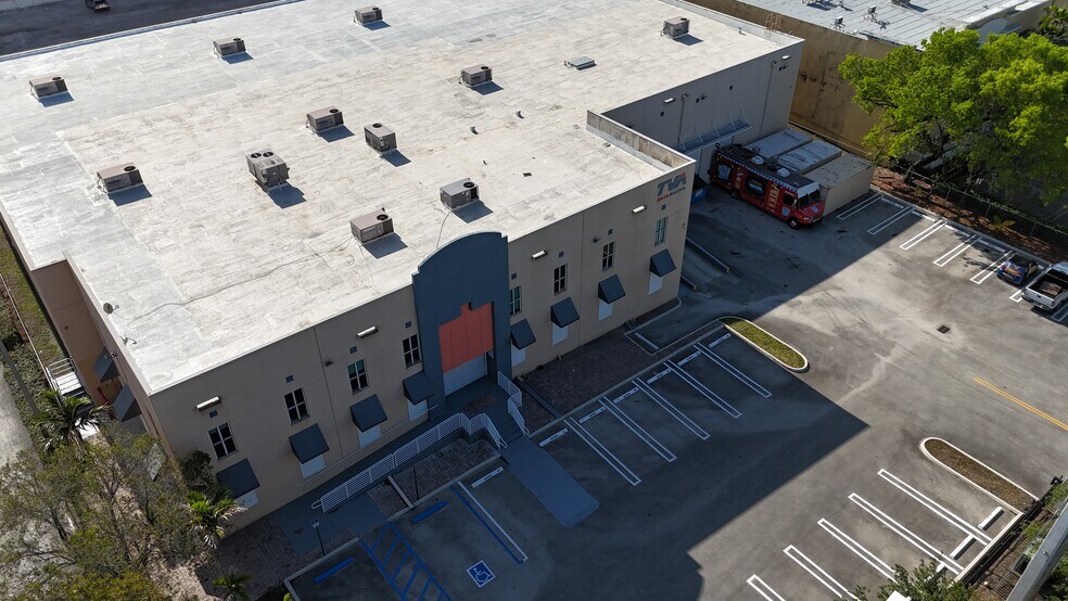 More Photos Of 3515 NW 113th Ct, Doral Warehouse For Lease